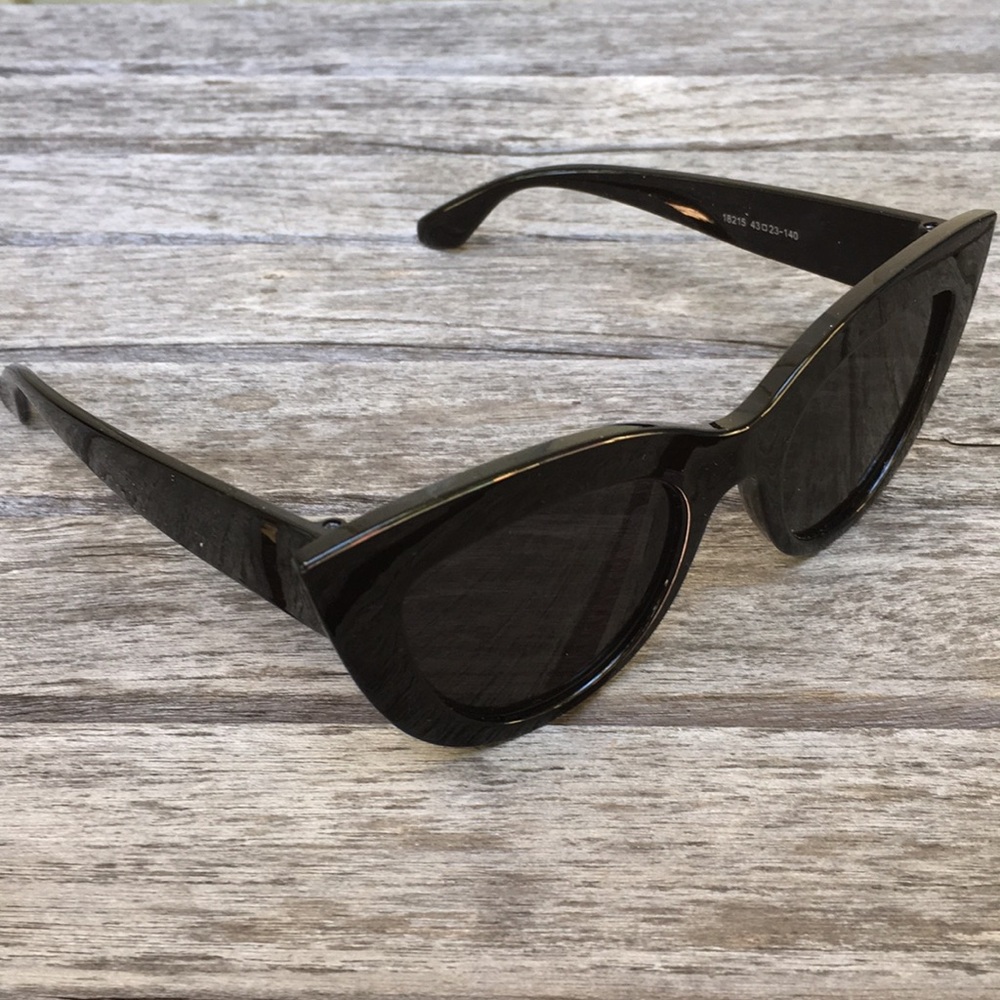 New! Black Cat Eye Sunglasses - Picture 3 of 6